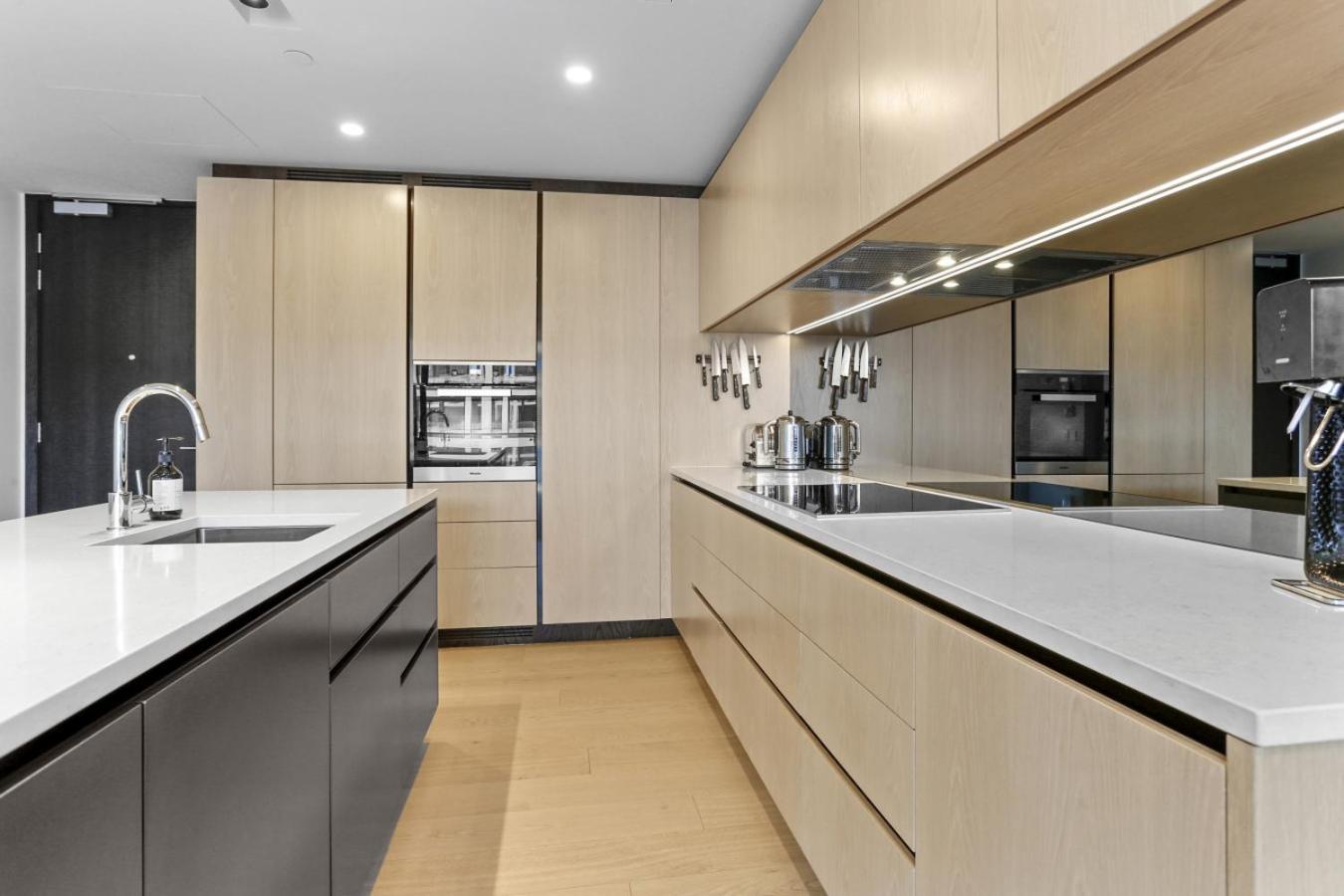 Luxury Living In Wynyard Quarter Apartment