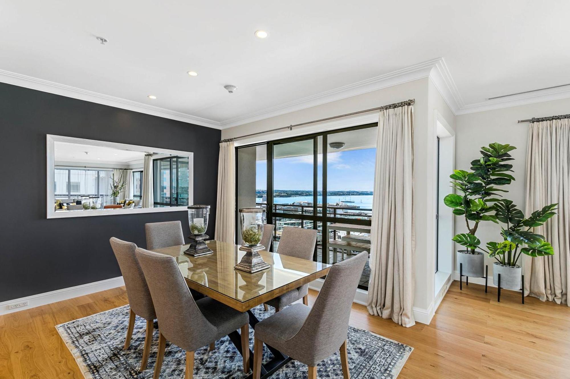 Heritage Penthouse In Cbd Auckland