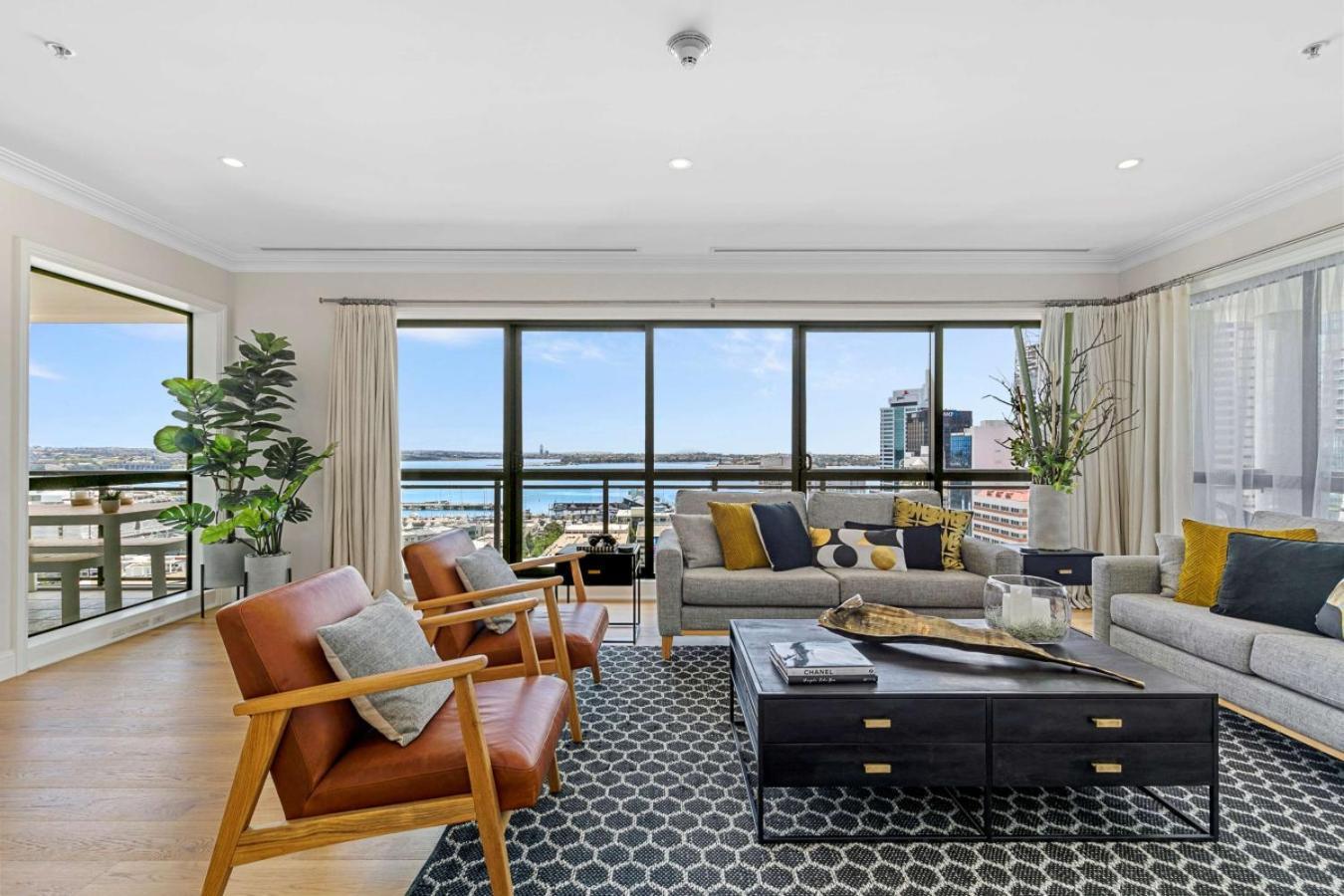 Heritage Penthouse In Cbd Auckland