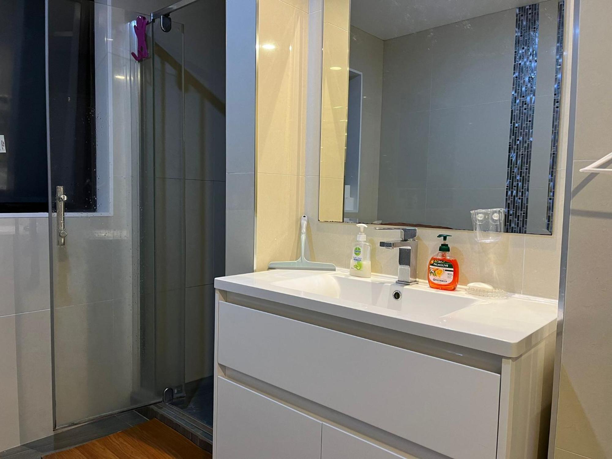 Modern Sunny & Comfy Near Henderson, * Auckland
