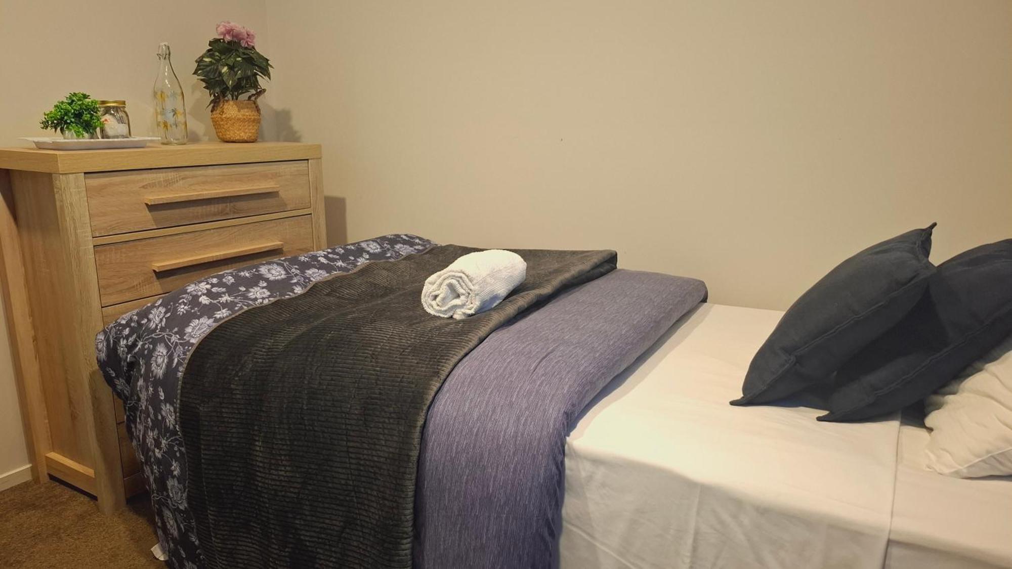 Modern Sunny & Comfy Near Henderson, Homestay *