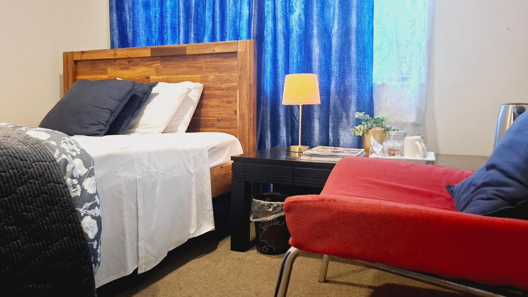 Modern Sunny & Comfy Near Henderson, Auckland