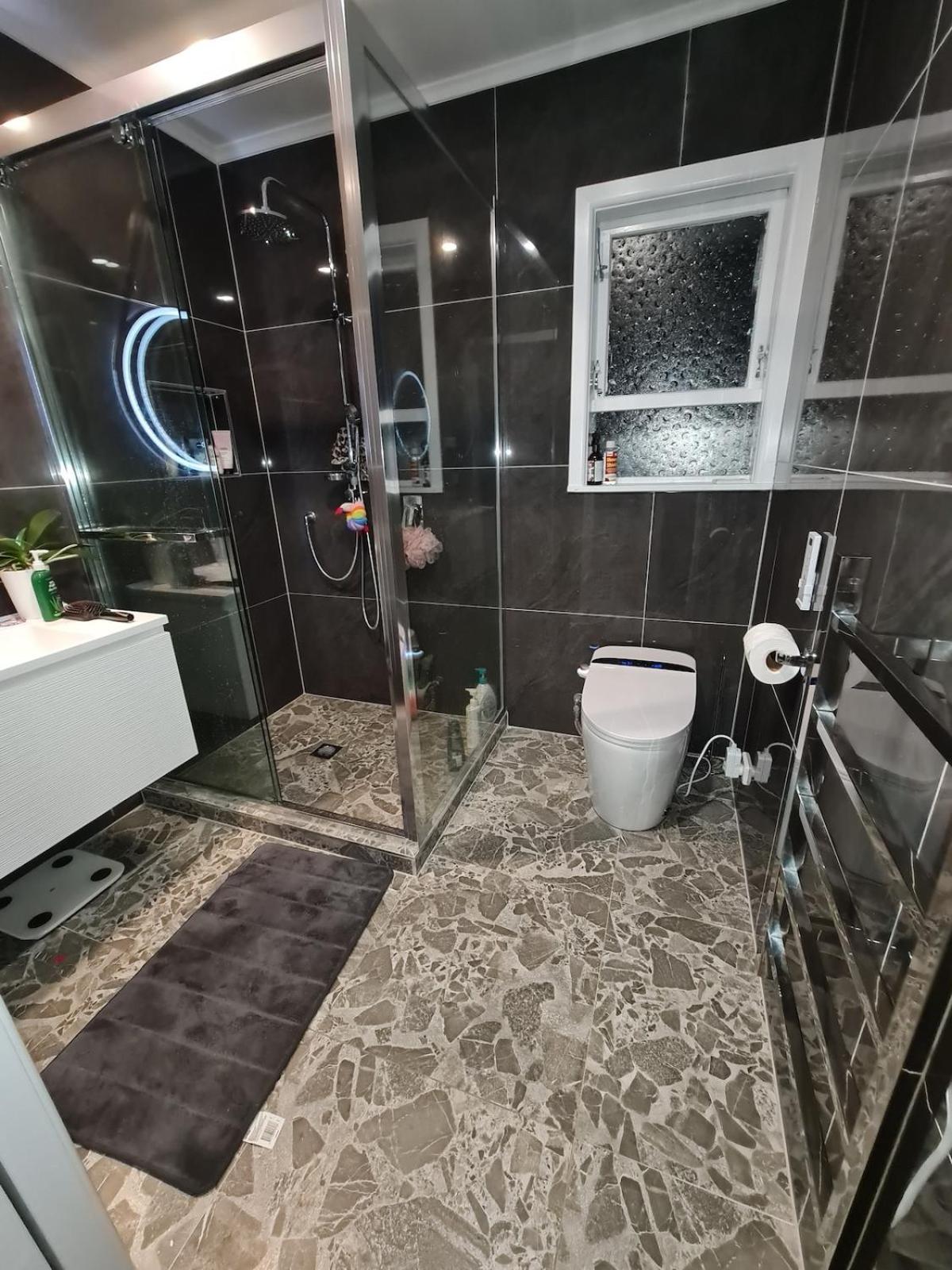 Apartment Experience Comfort In Our 3-bedroom Family Auckland