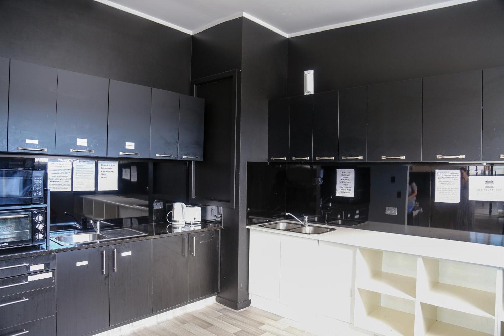 K Road Travellers Hostel
