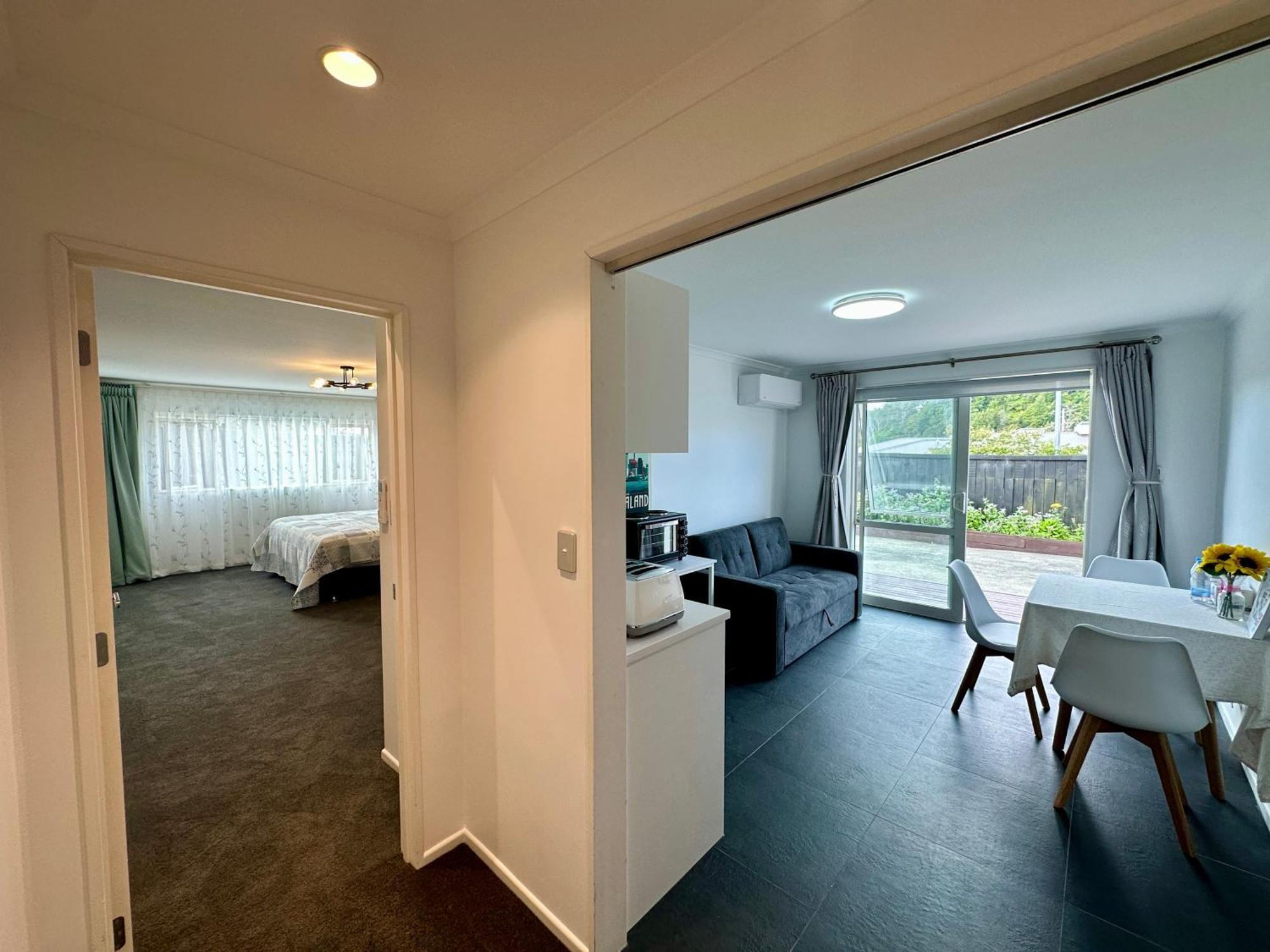 Holiday home Modern Private Deluxe Master California Bed And Bathtub