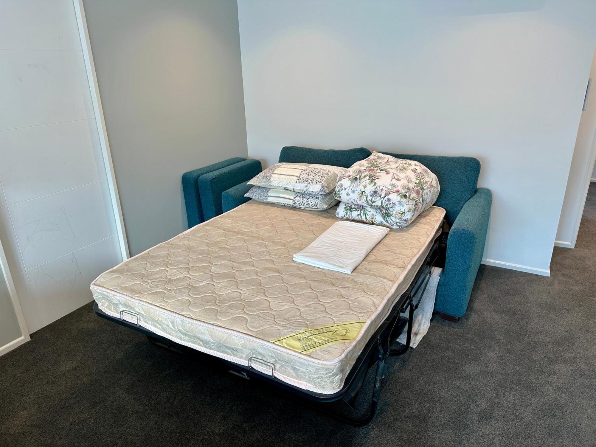 Modern Private Deluxe Master California Bed And Bathtub Holiday home *