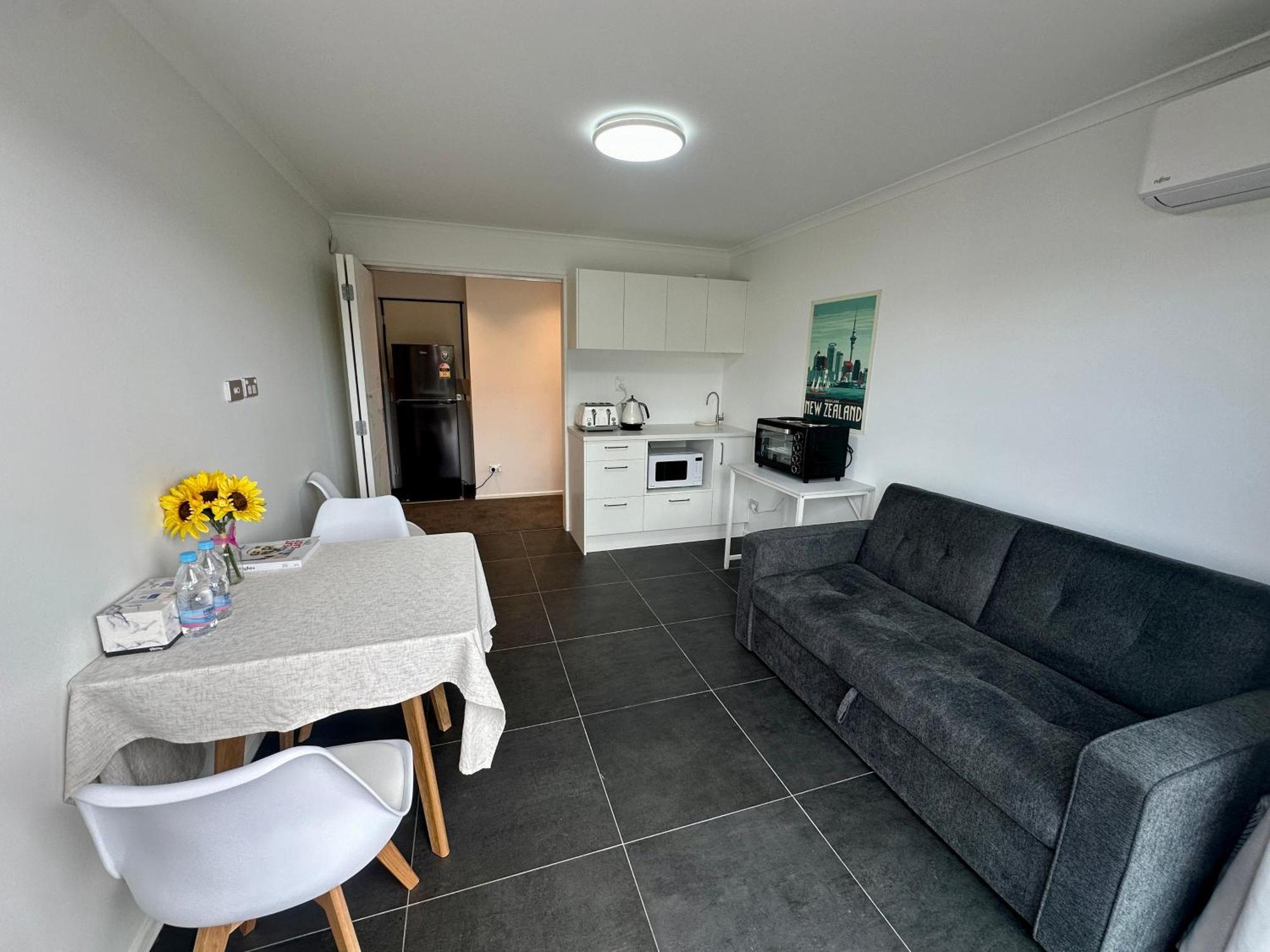 Holiday home Modern Private Deluxe Master California Bed And Bathtub Auckland