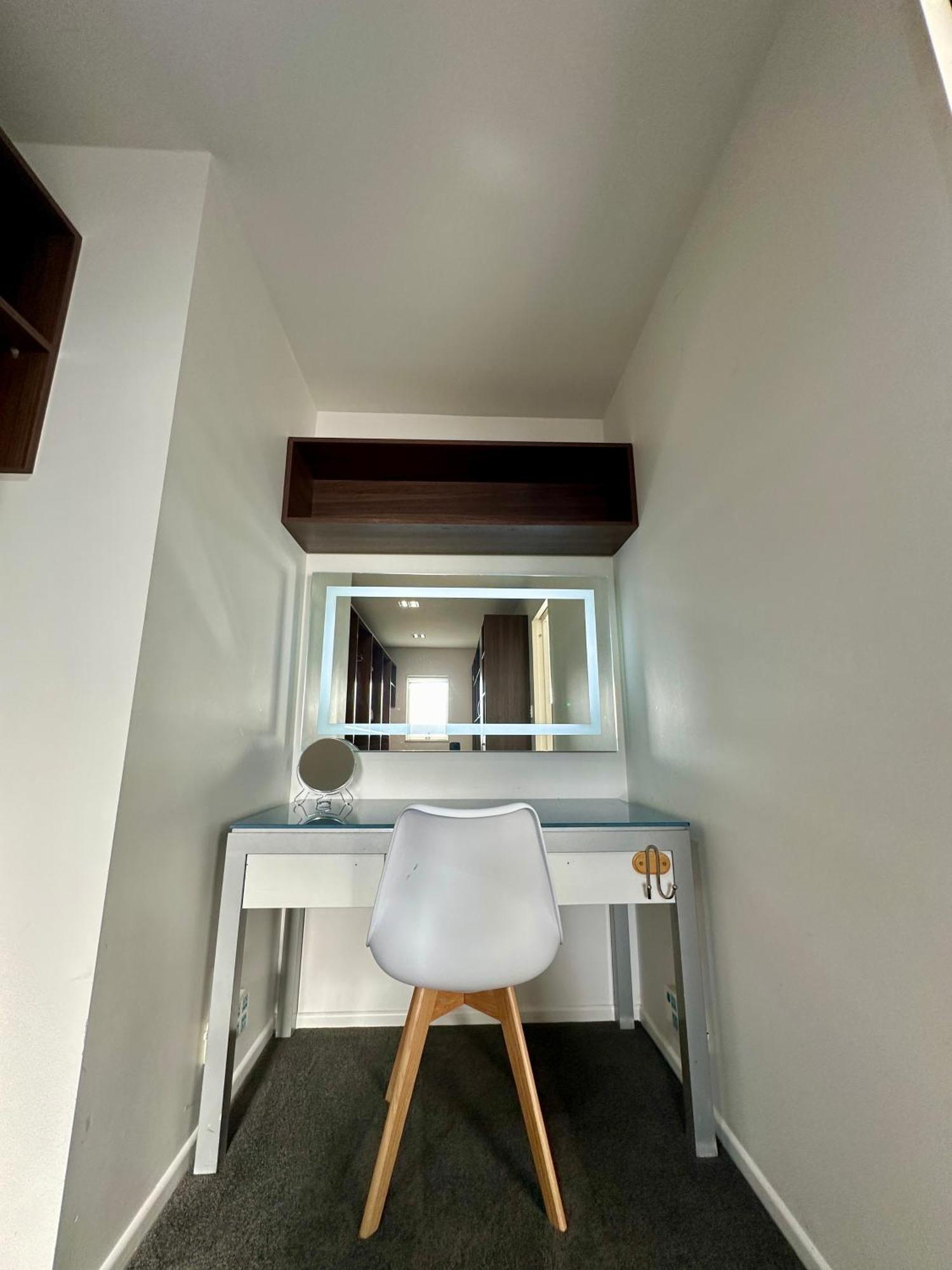 Modern Private Deluxe Master California Bed And Bathtub Auckland