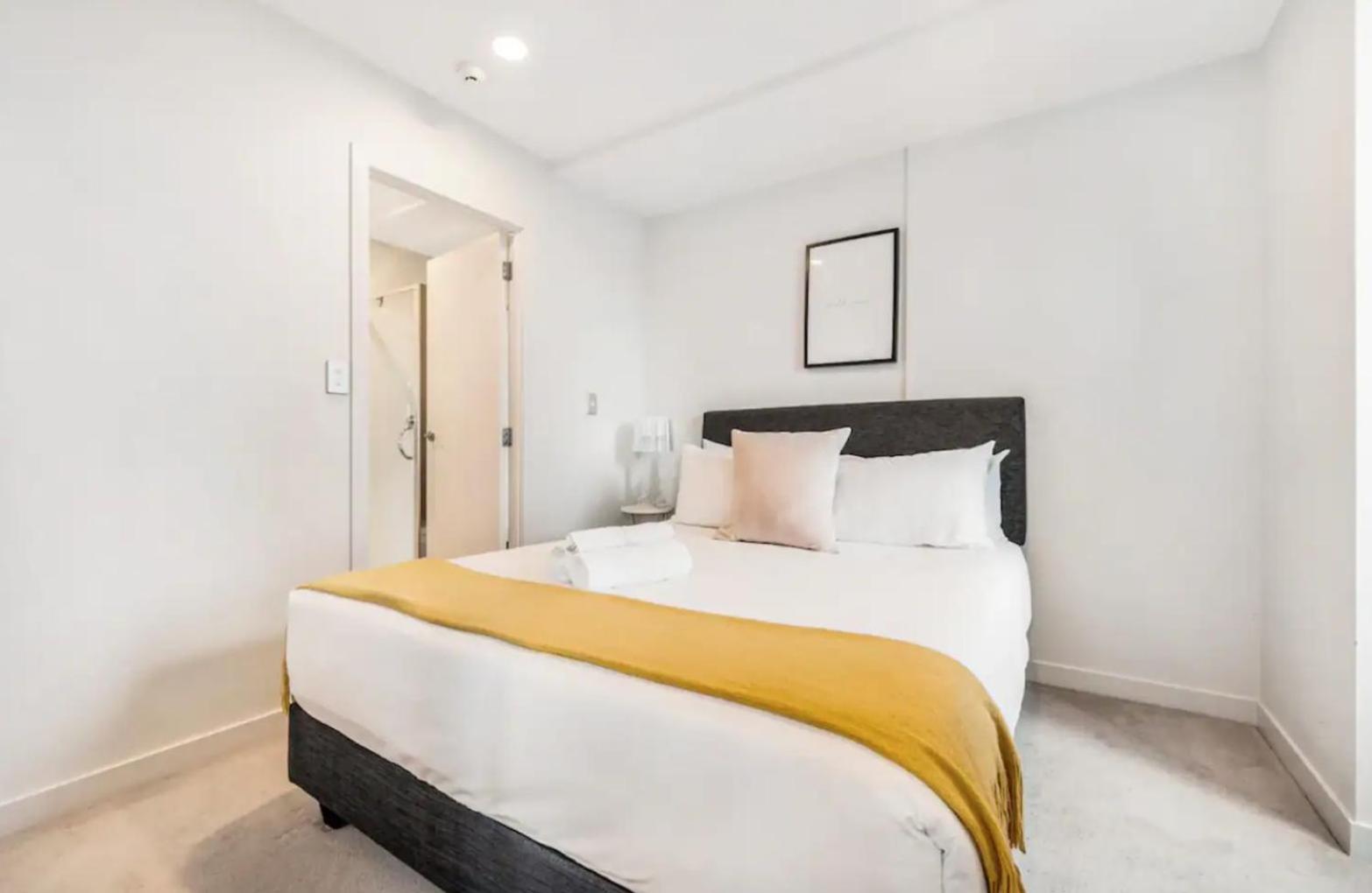 Fabulous Skytower View 2 Bedroom 2 Bathroom *