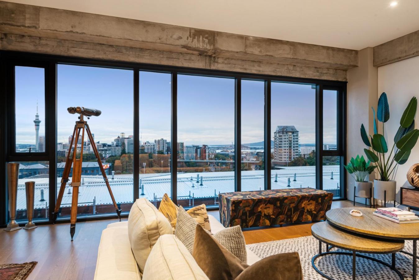 Spacious Luxe 2bd With Harbour Views And Parking Apartment Auckland