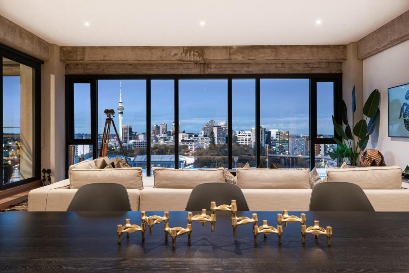 Spacious Luxe 2bd With Harbour Views And Parking * Auckland