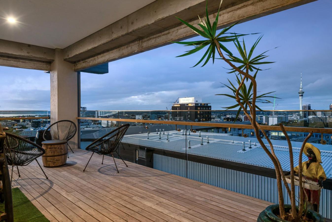 Apartment Spacious Luxe 2bd With Harbour Views And Parking Auckland