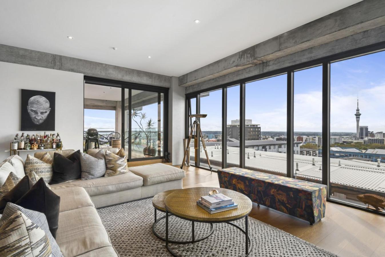 Spacious Luxe 2bd With Harbour Views And Parking Auckland