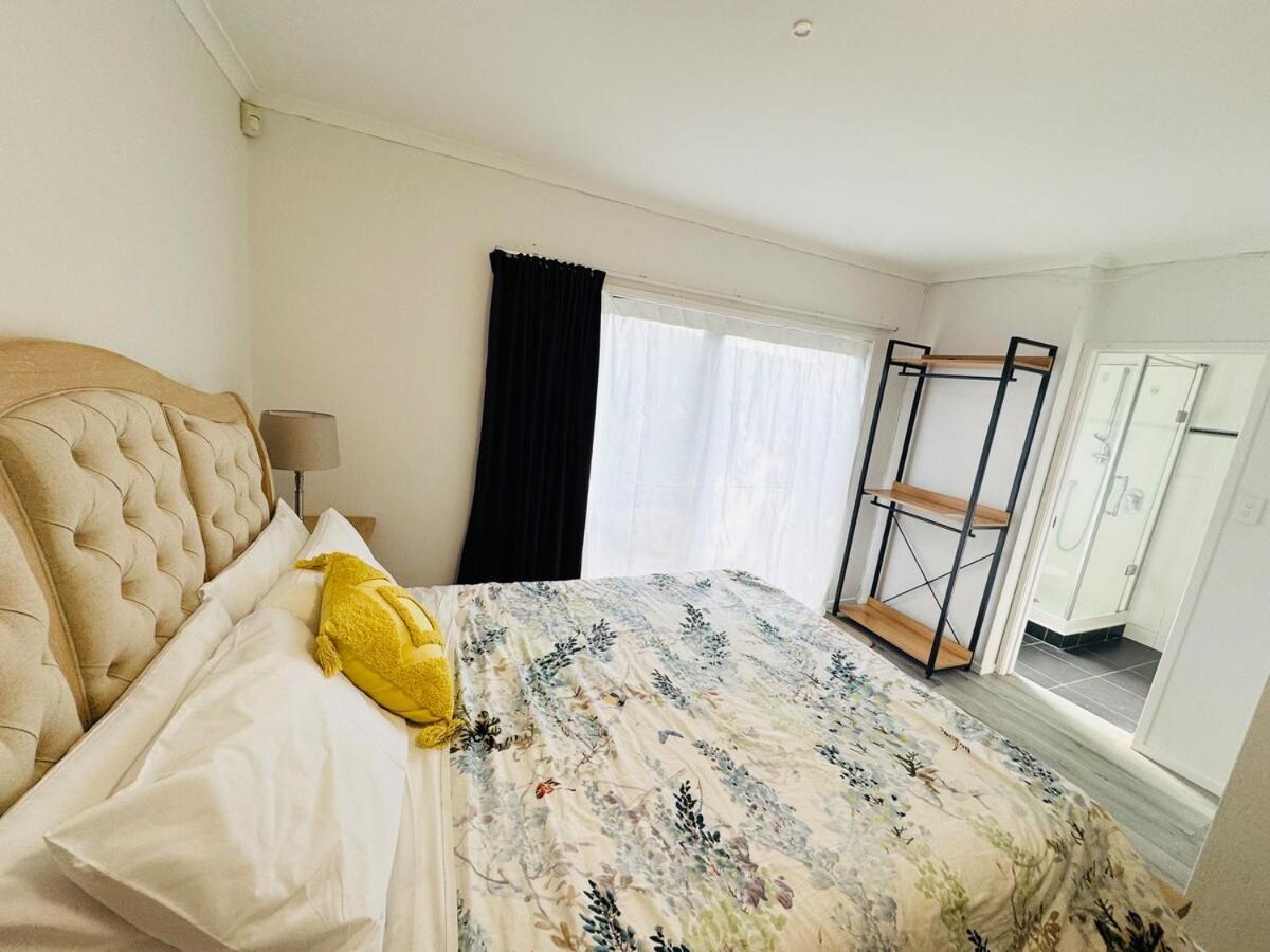 Apartment Waterfront Unit Near Airport Auckland