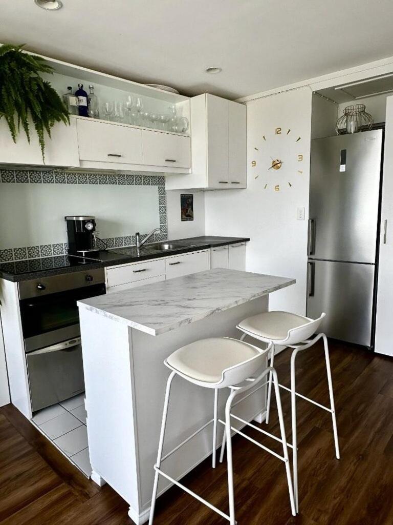 Aura D Two Bedroom Unit Harborview Balcony Wifi Easy Parking Apartment *