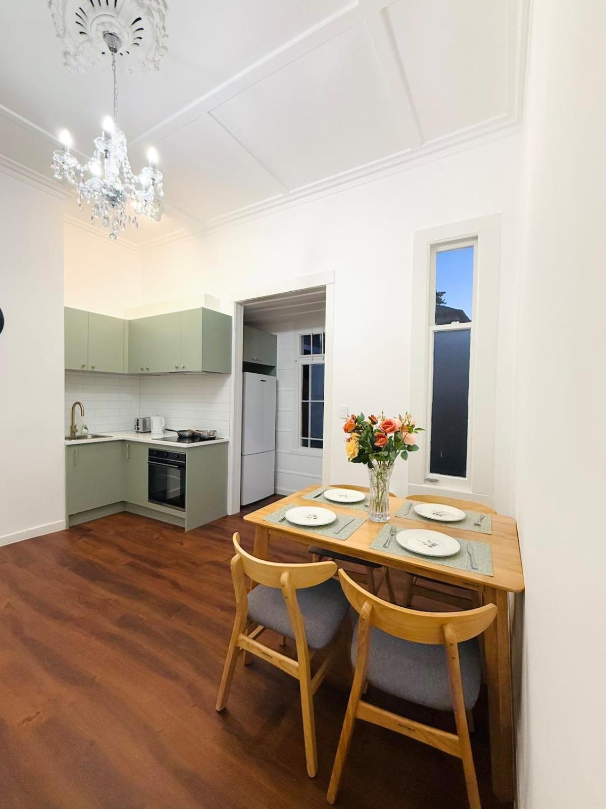 Free Parking,5 Minutes To City, Bus At The Door, 100-year-old Building At The Foot Of Mount Eden Park,unit 1 Pousada Auckland