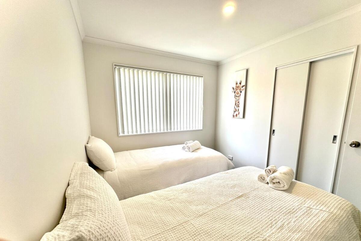Villa Cozy 2br - 15min From Airport *
