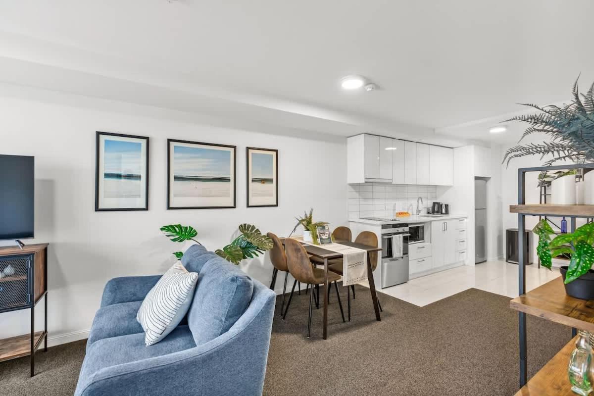2br With Balcony & Parking In Prime Spot Apartment Auckland