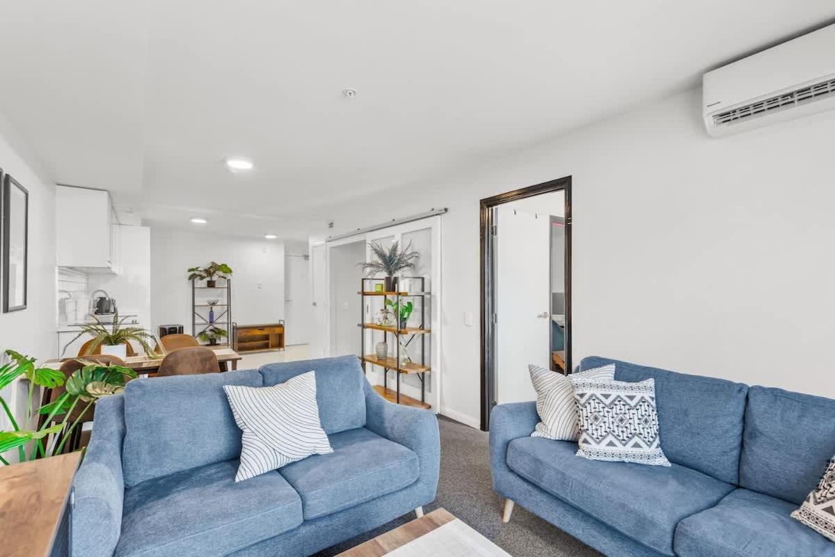 2br With Balcony & Parking In Prime Spot Auckland