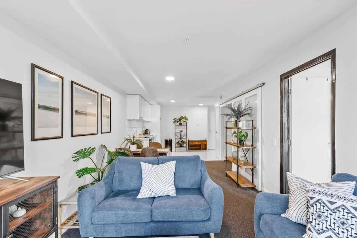 2br With Balcony & Parking In Prime Spot * Auckland