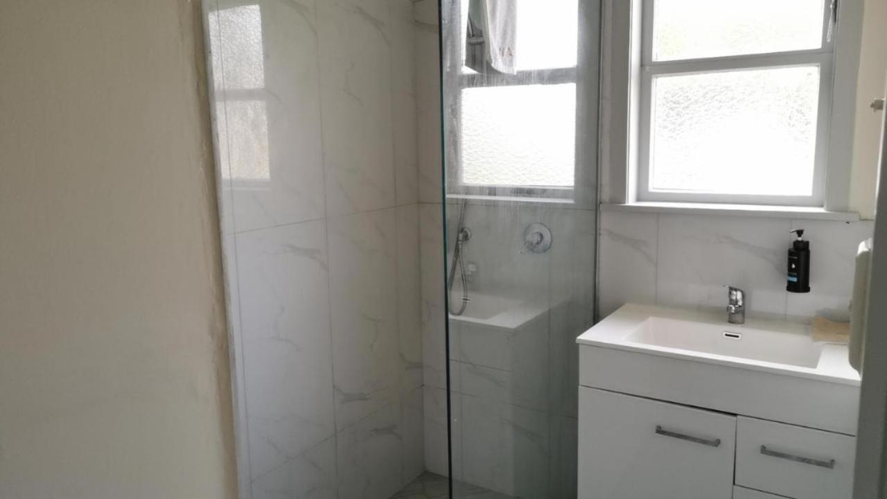 Holiday home 3 Bedroom Serviced House *