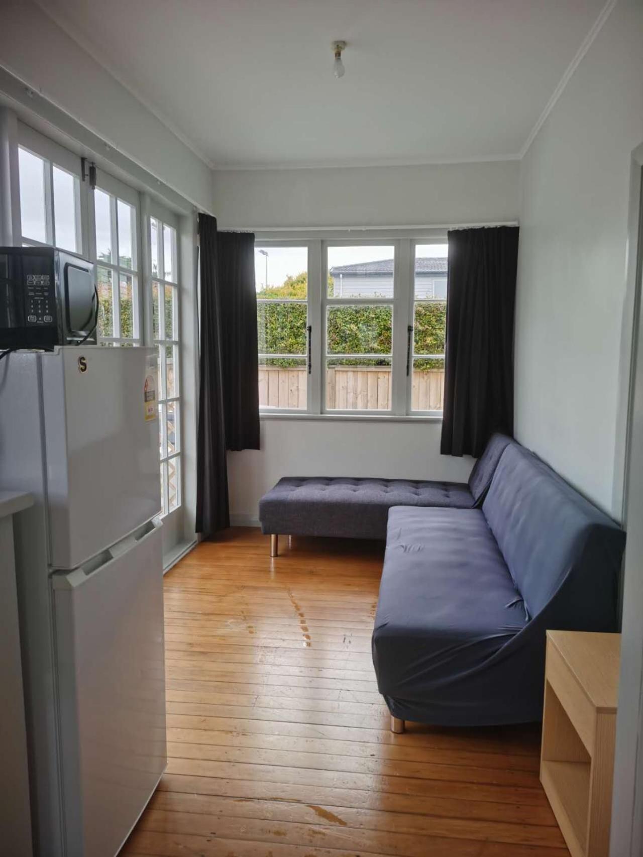 3 Bedroom Serviced House * Auckland