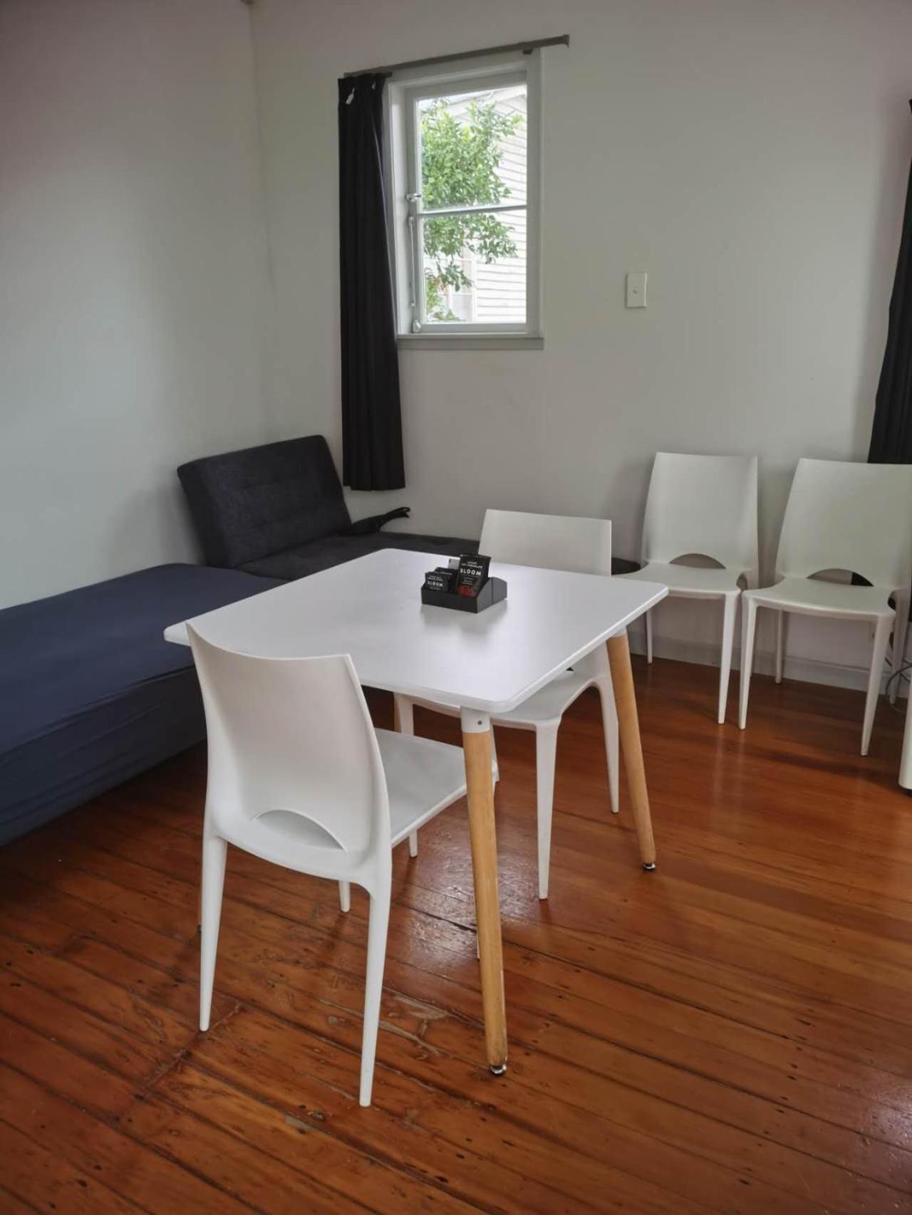 3 Bedroom Serviced House * Auckland