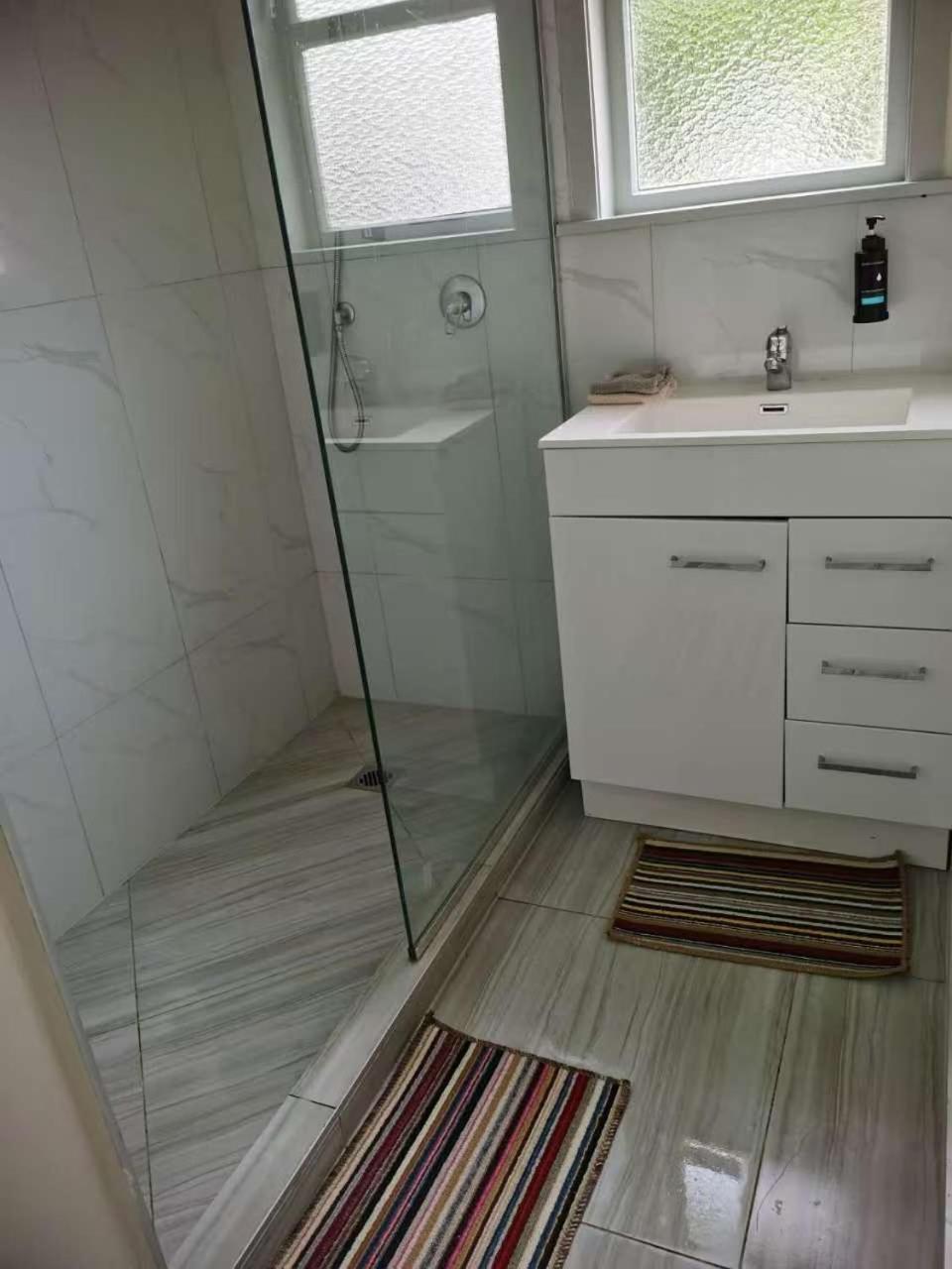Holiday home 3 Bedroom Serviced House