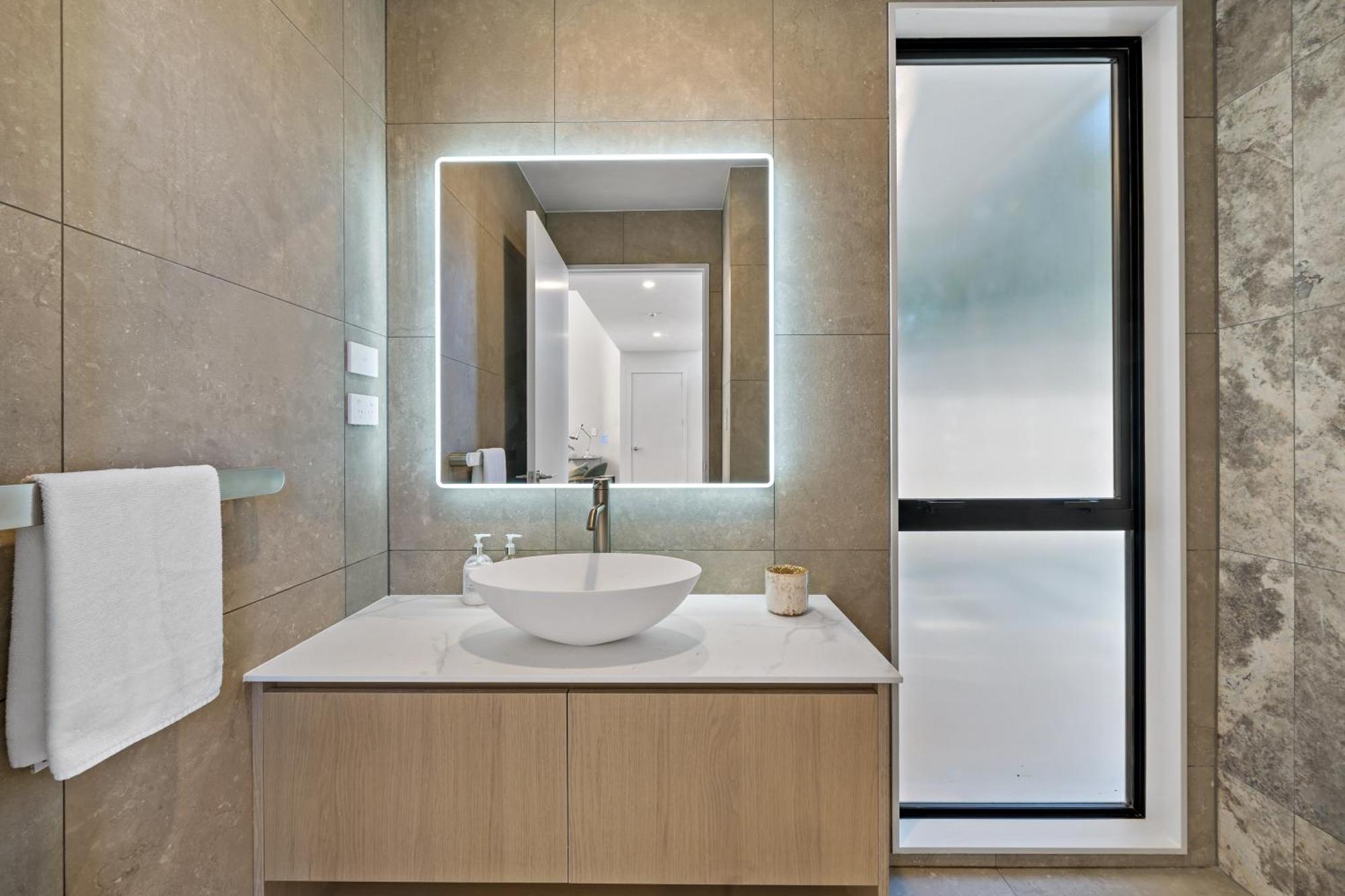 Luxury Remuera Brand New Holiday home