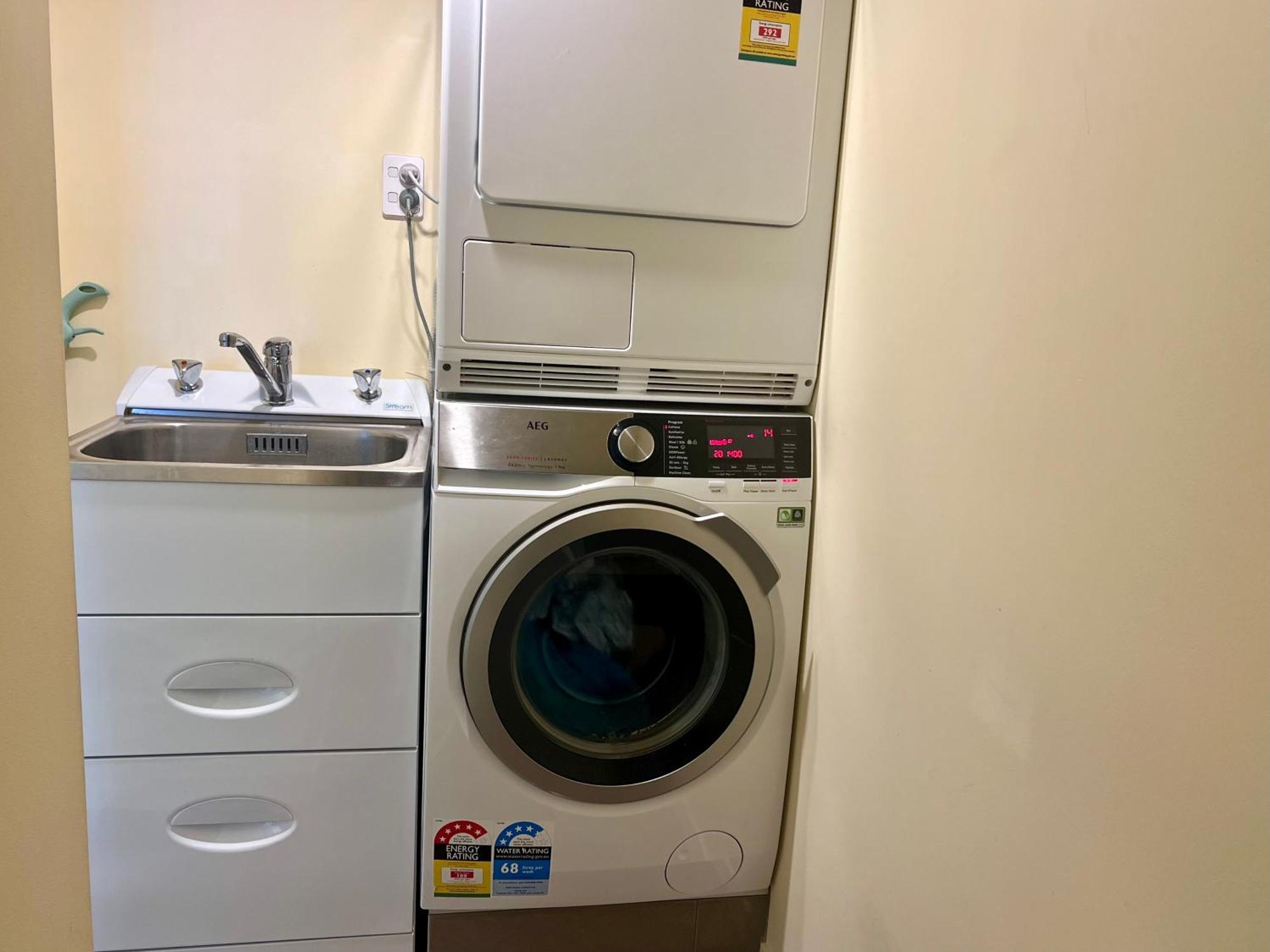 2 Bedrooms In Urban Sanctuary * Auckland