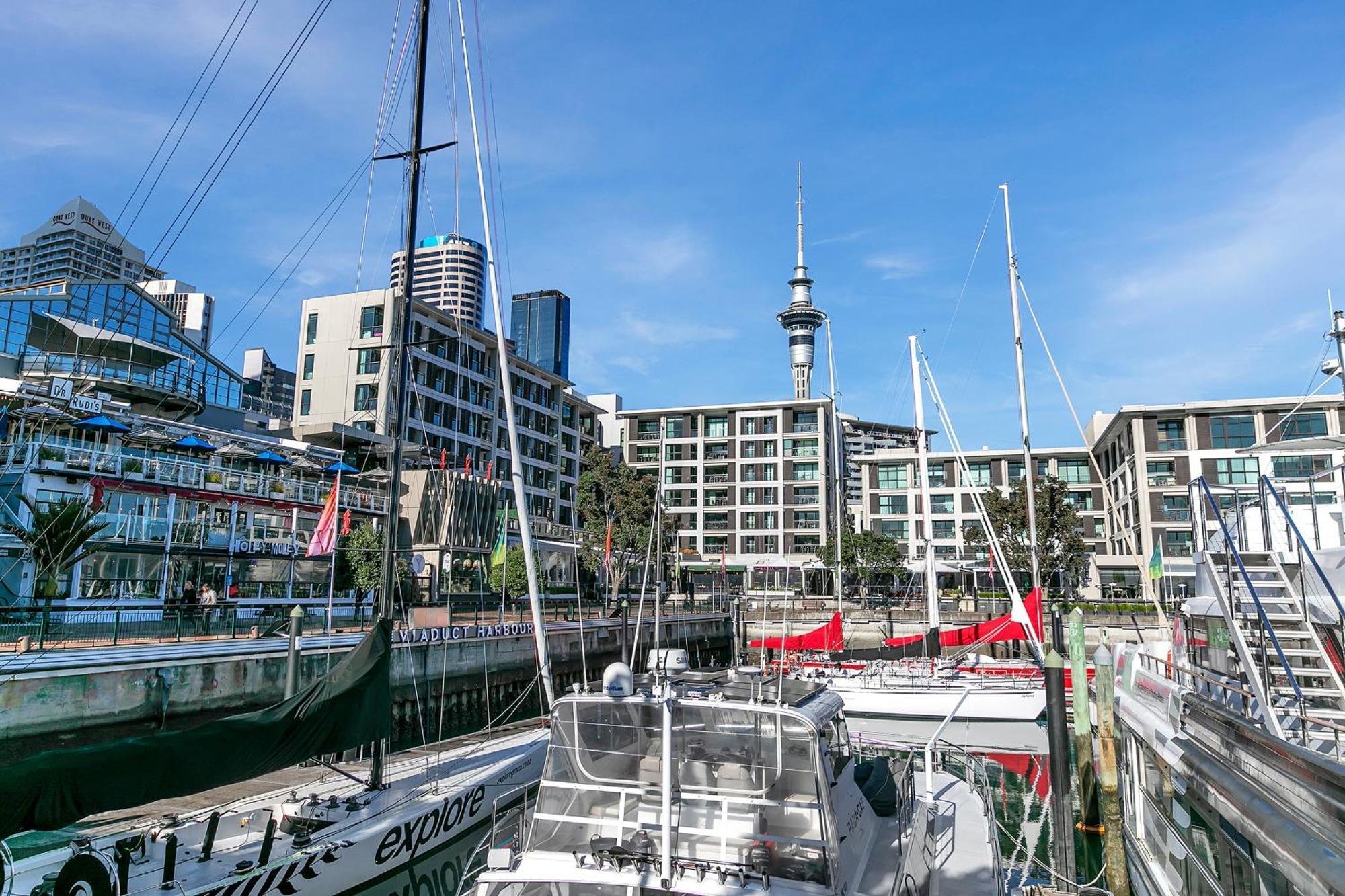 Stunning Viaduct With Harbour Views Apartment *