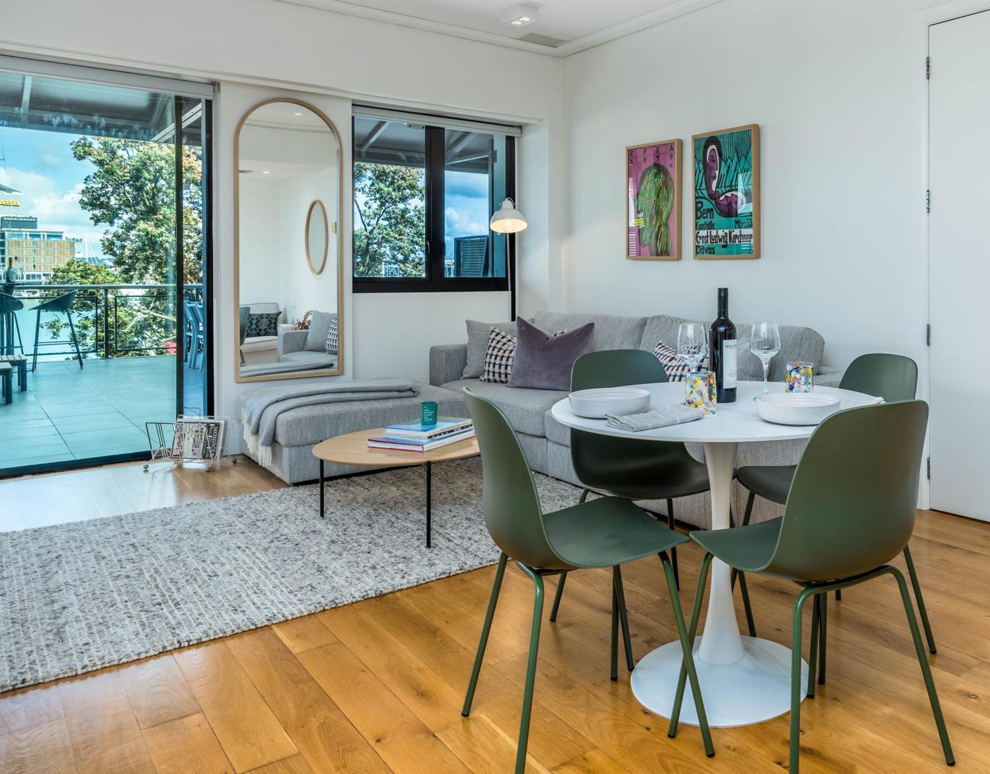Stunning Viaduct With Harbour Views Apartment *