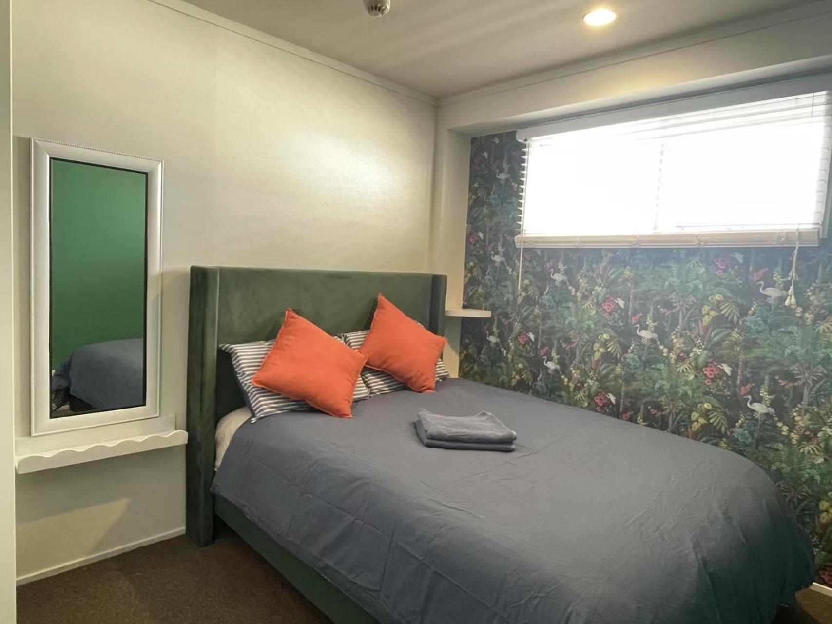 2bedroom Big Living Wifi Public Parking Nearby Apartment *