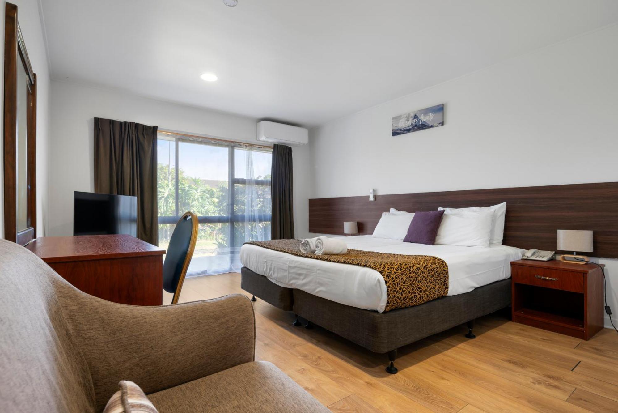 Airport Easy Hotel 4*