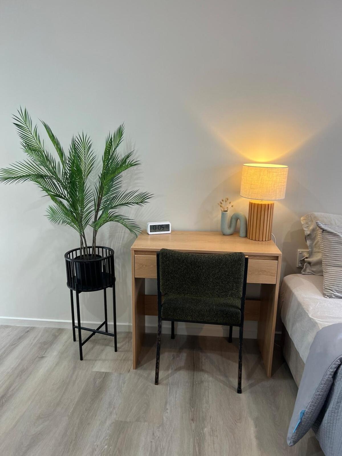Apartment Cozy Ensuite With Amenities & Private Entrance