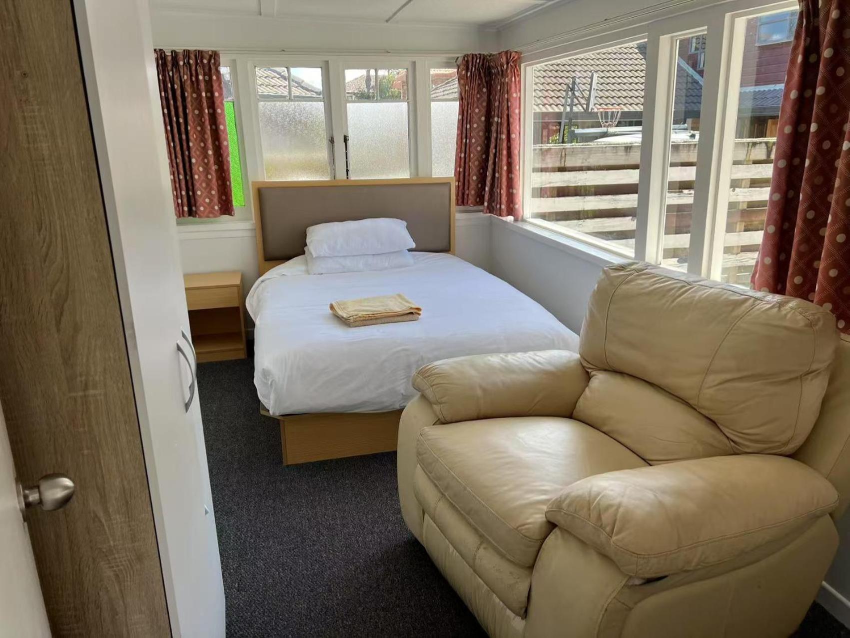 Holiday home 5 Bedroom House A With 13 Beds Including 6 Double Beds, 2 Single Beds, And 5 Sofa Beds *