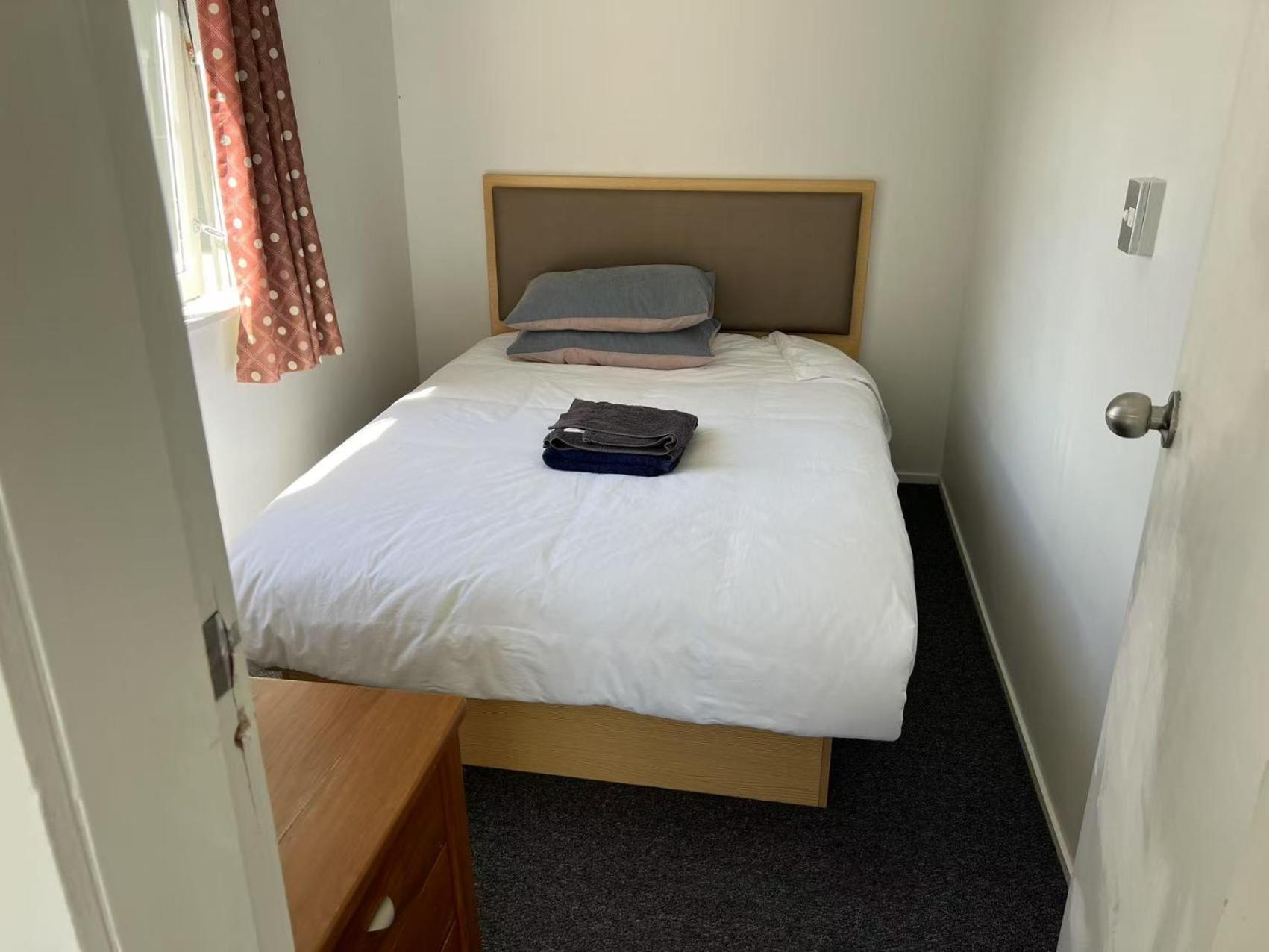 5 Bedroom House A With 13 Beds Including 6 Double Beds, 2 Single Beds, And 5 Sofa Beds Holiday home Auckland