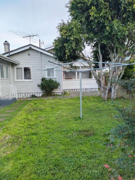 Holiday home 5 Bedroom House A With 13 Beds Including 6 Double Beds, 2 Single Beds, And 5 Sofa Beds Auckland