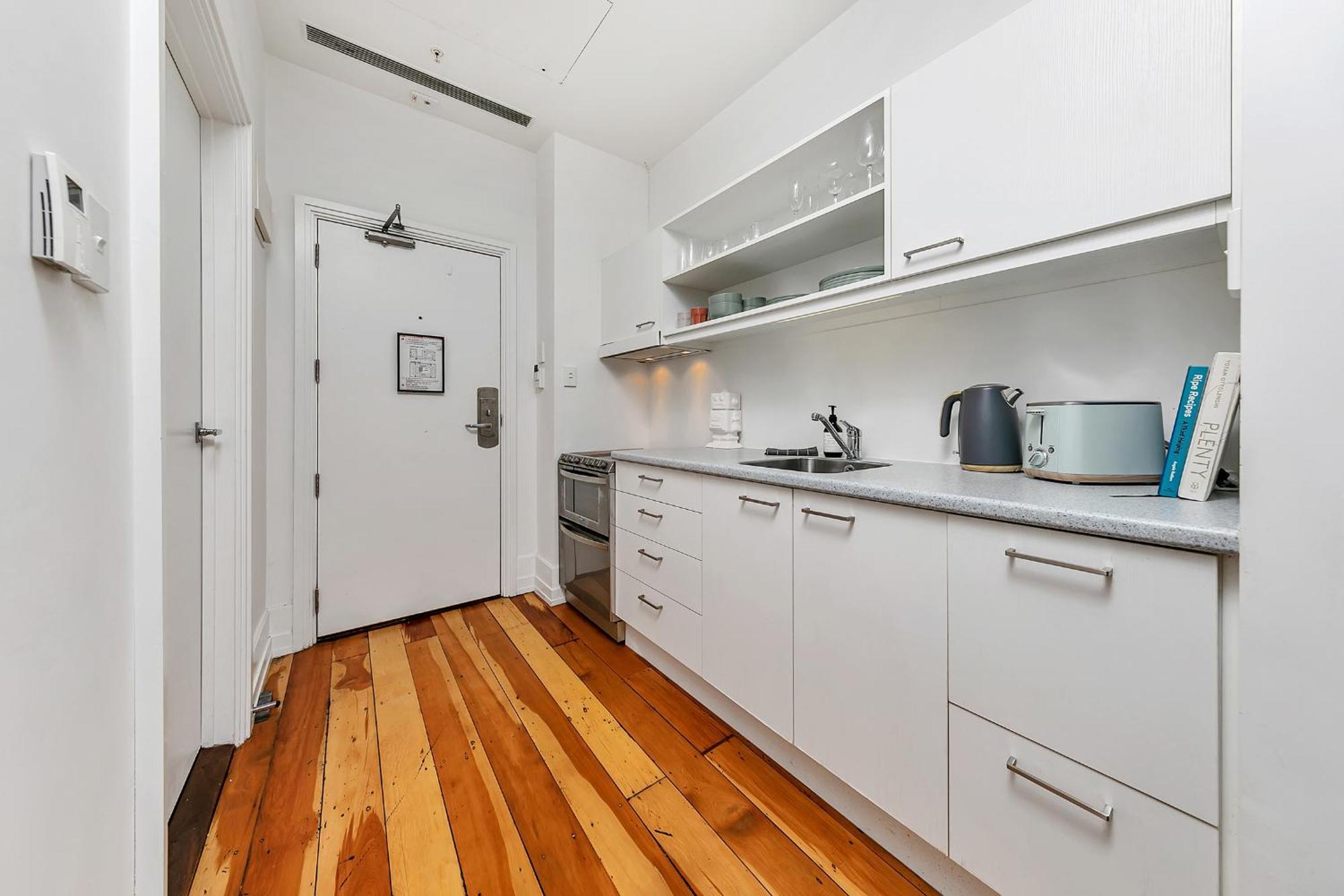 Apartment Stylish Retreat With Views In Cbd *