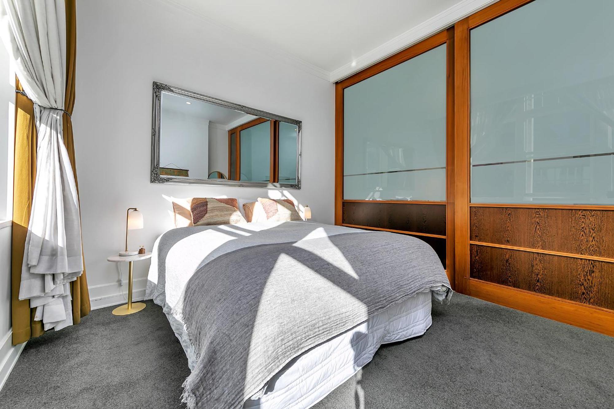 Apartment Stylish Retreat With Views In Cbd
