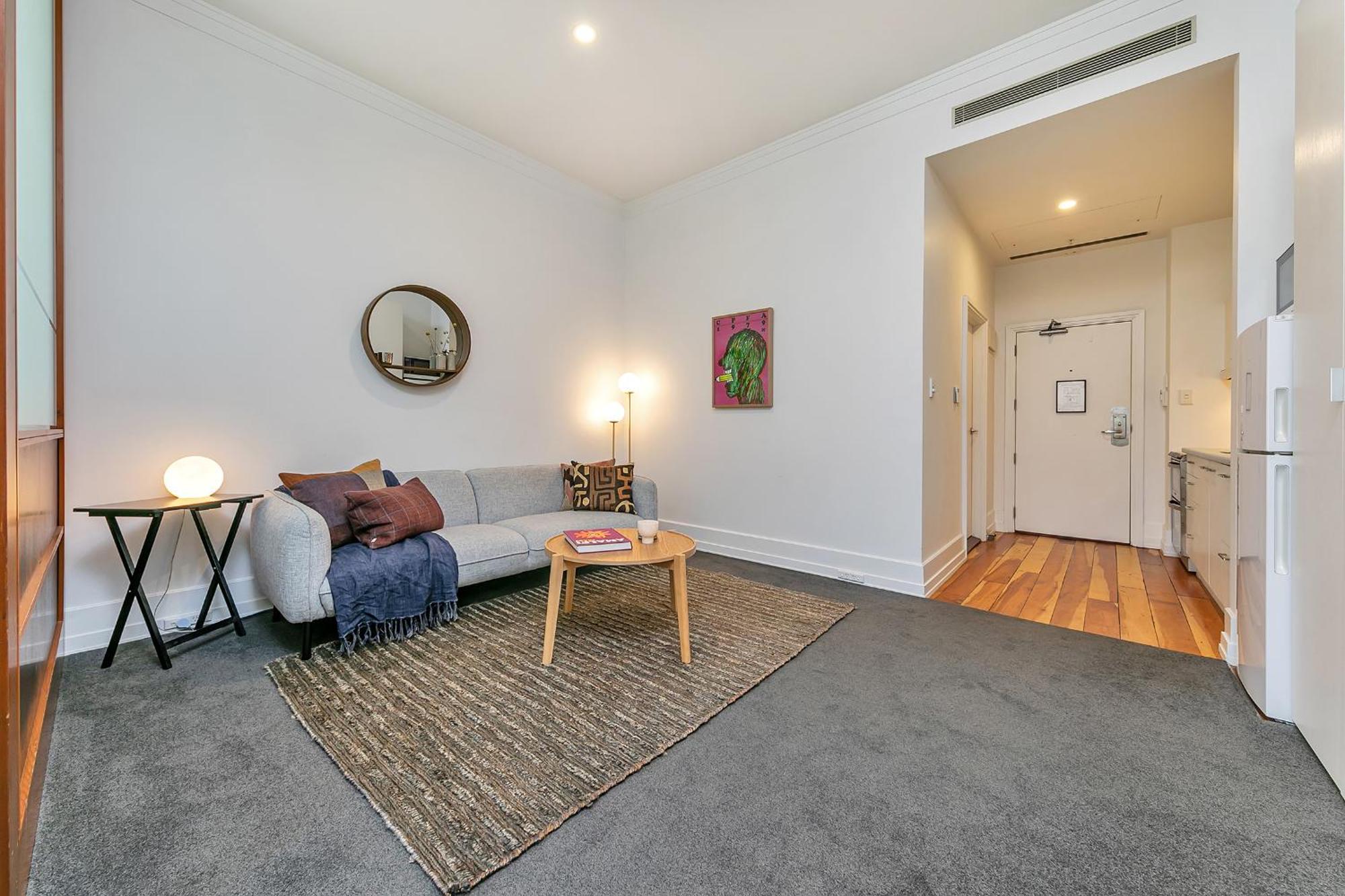 Stylish Retreat With Views In Cbd Apartment Auckland