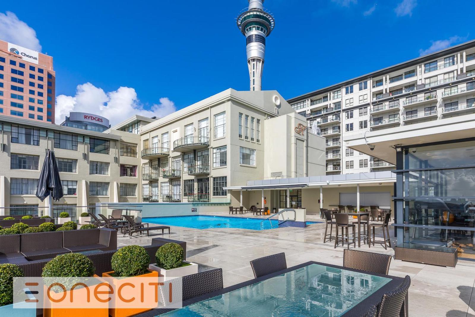 Stylish Retreat With Views In Cbd Apartment