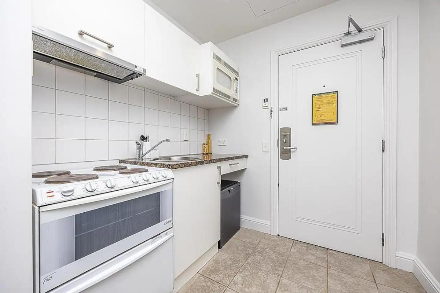 Apartment Escape With Pool, Gym & Free Parking In Cbd