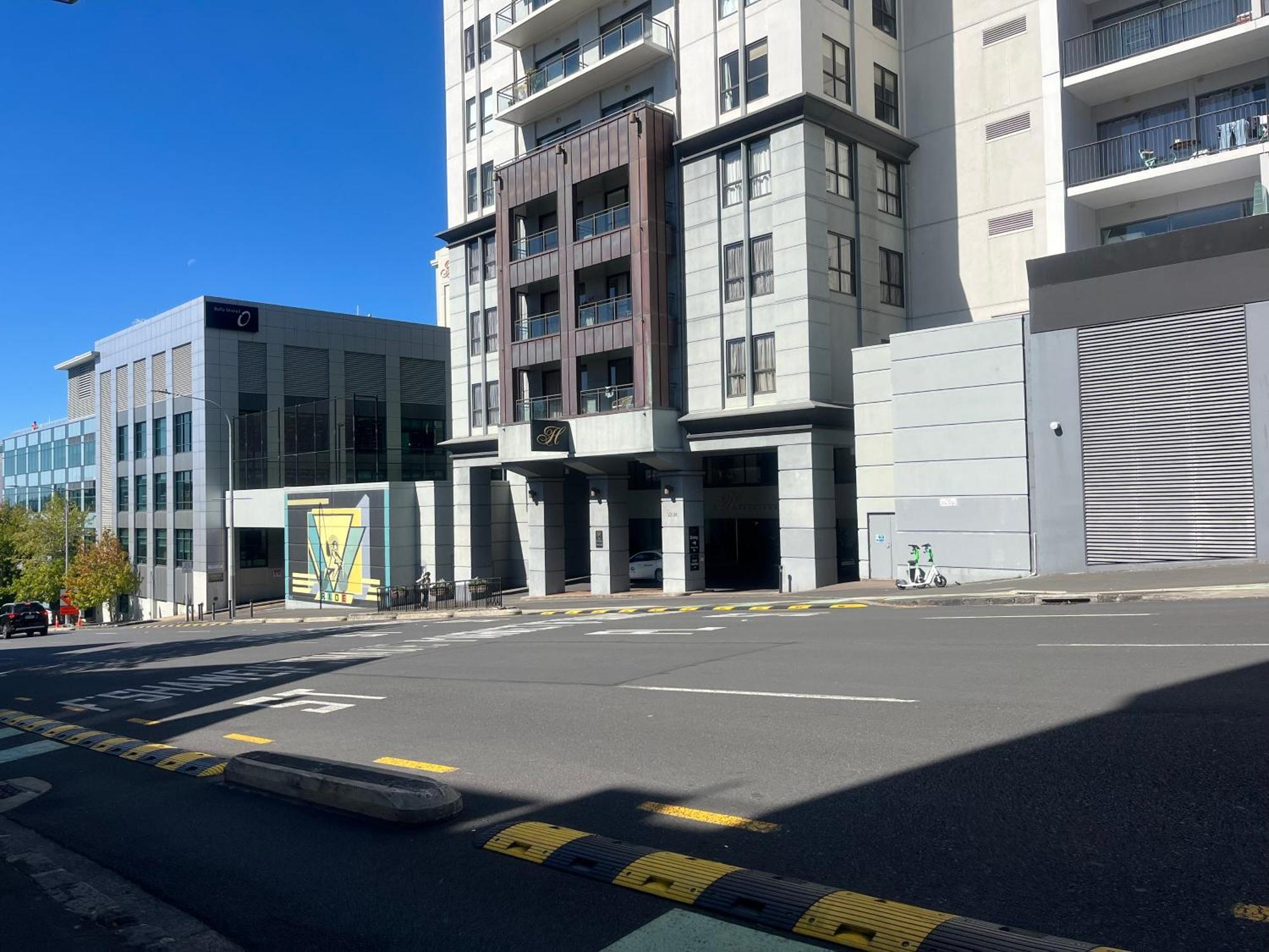 Escape With Pool, Gym & Free Parking In Cbd *