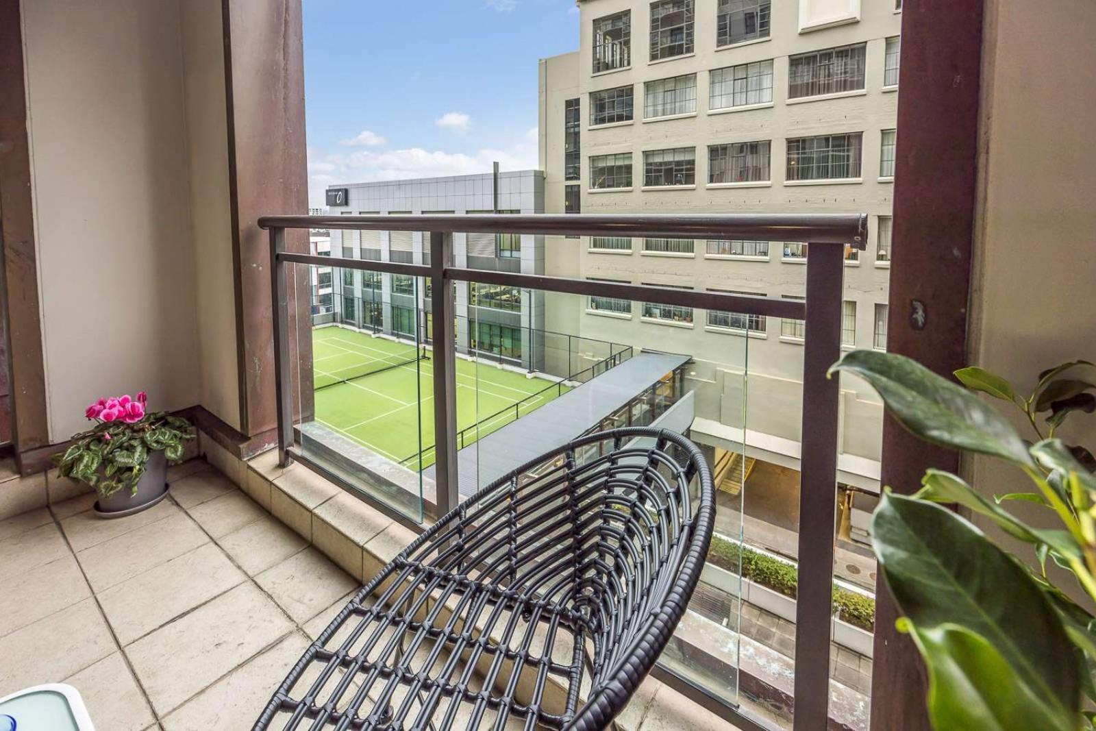 Escape With Pool, Gym & Free Parking In Cbd * Auckland