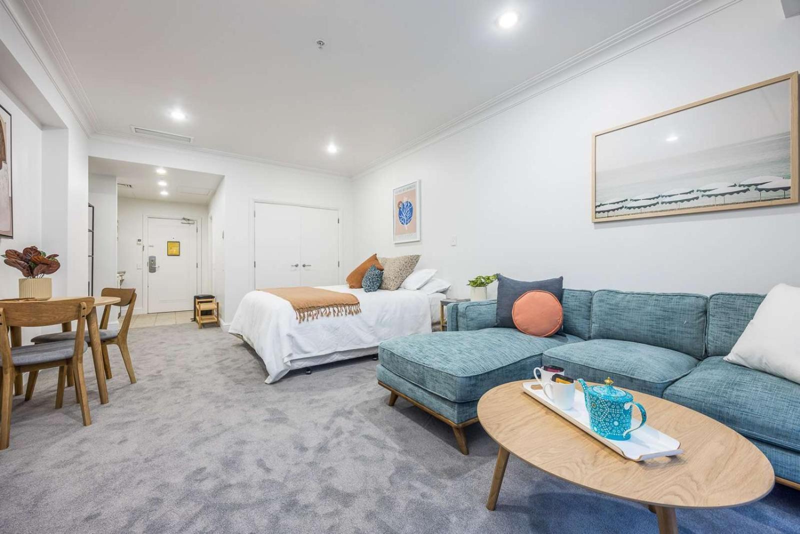 Escape With Pool, Gym & Free Parking In Cbd