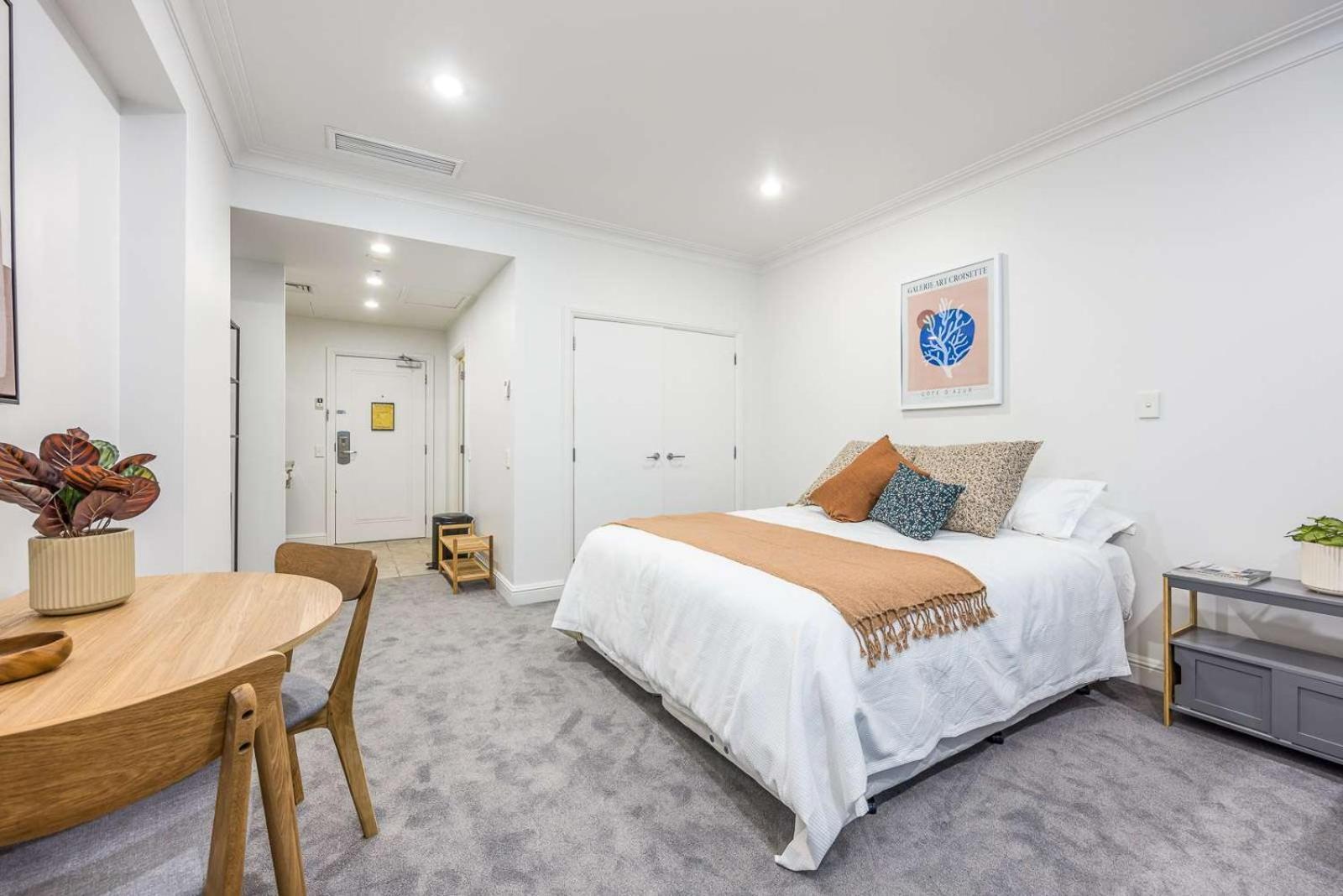 Apartment Escape With Pool, Gym & Free Parking In Cbd