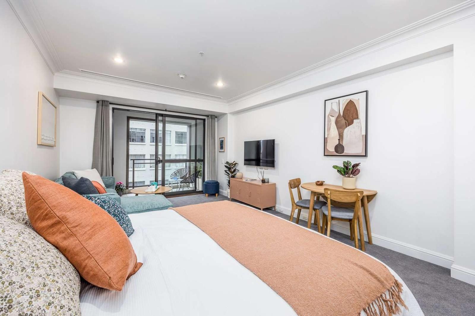 Escape With Pool, Gym & Free Parking In Cbd Apartment Auckland