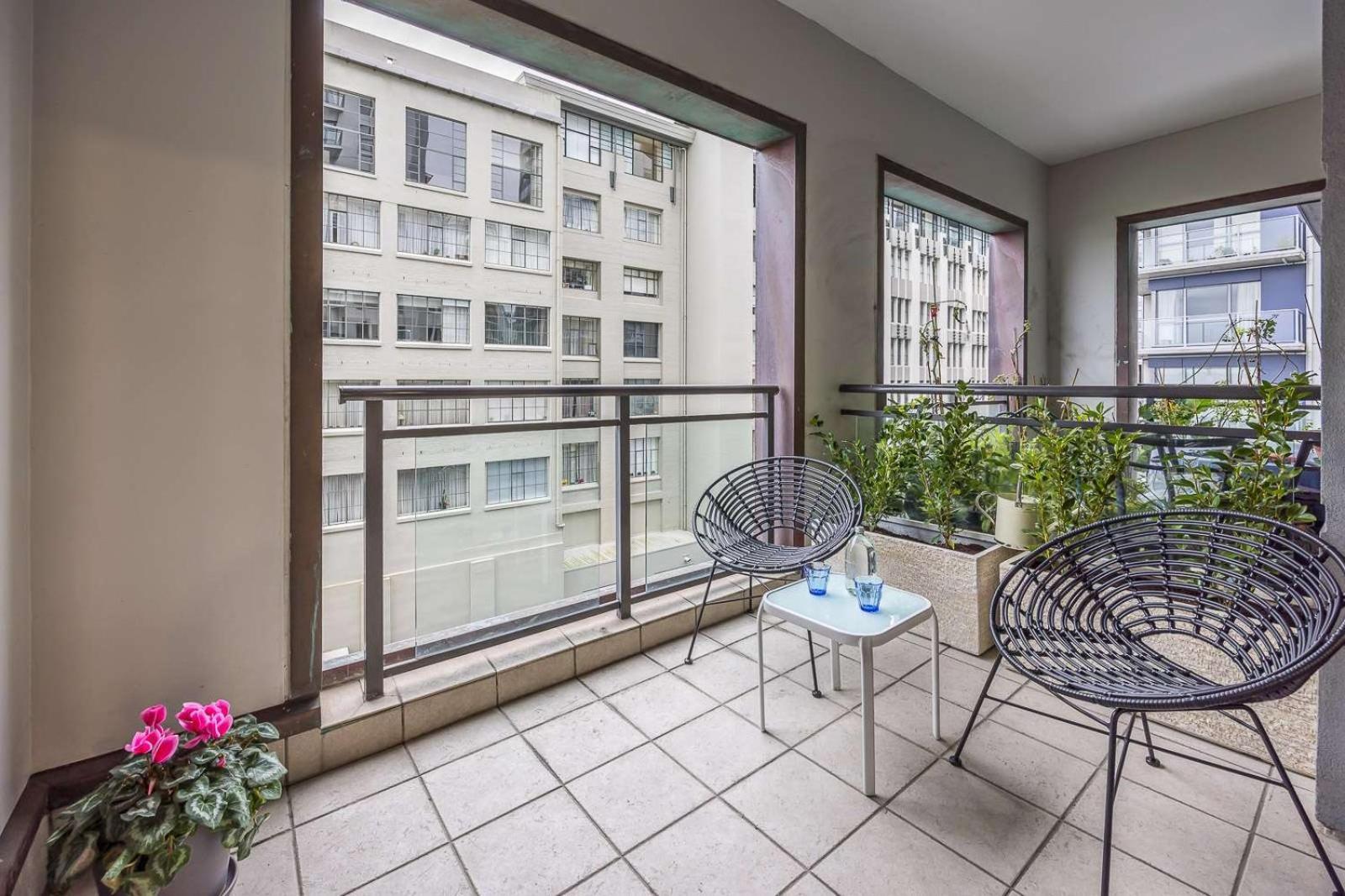 Escape With Pool, Gym & Free Parking In Cbd *