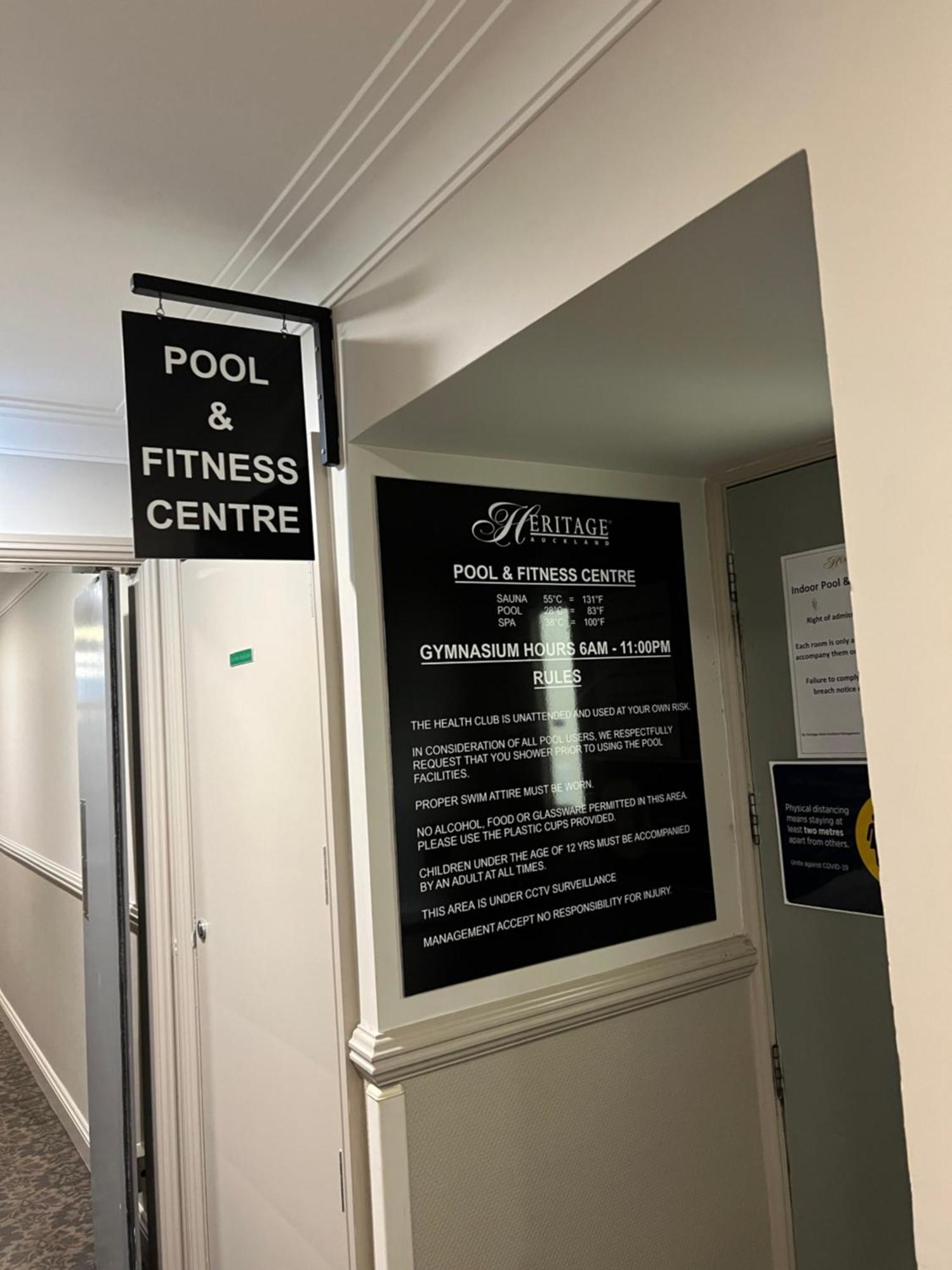 Escape With Pool, Gym & Free Parking In Cbd Apartment Auckland
